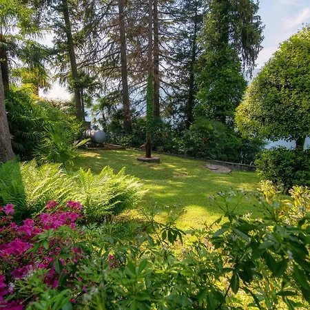Apartment Altido Fabulous Studio, Como View & Shared Garden