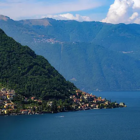 Altido Fabulous Studio, Como View & Shared Garden Apartment
