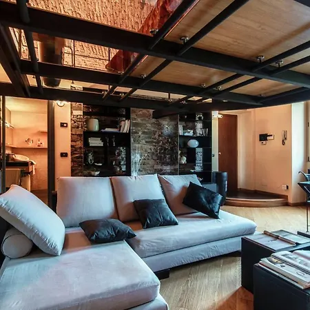 Altido Fabulous Studio, Como View & Shared Garden *