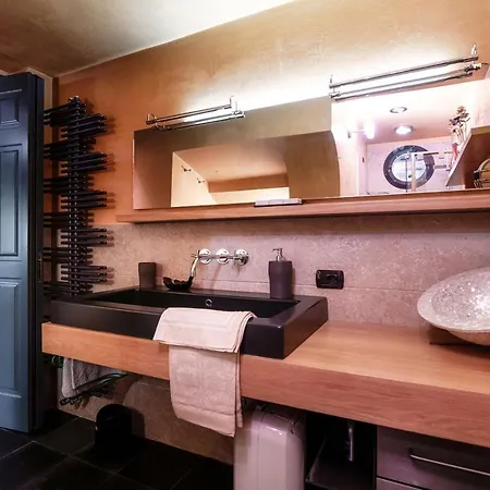 Altido Fabulous Studio, Como View & Shared Garden شقة Riva (Sondrio)