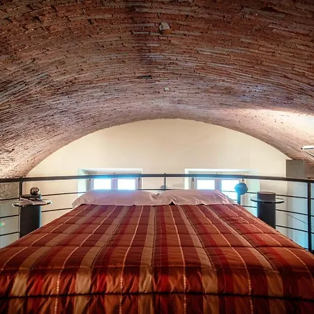 Altido Fabulous Studio, Como View & Shared Garden *