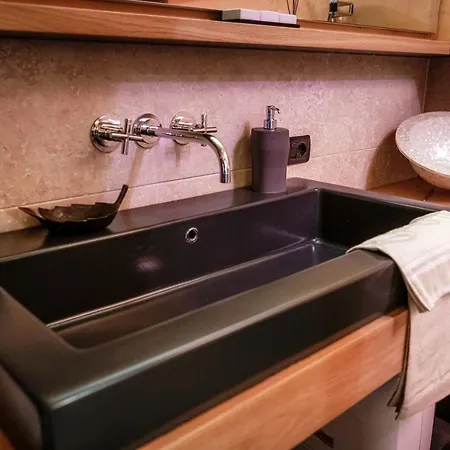 شقة Altido Fabulous Studio, Como View & Shared Garden Riva (Sondrio)