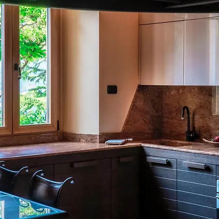 Altido Fabulous Studio, Como View & Shared Garden Riva (Sondrio)