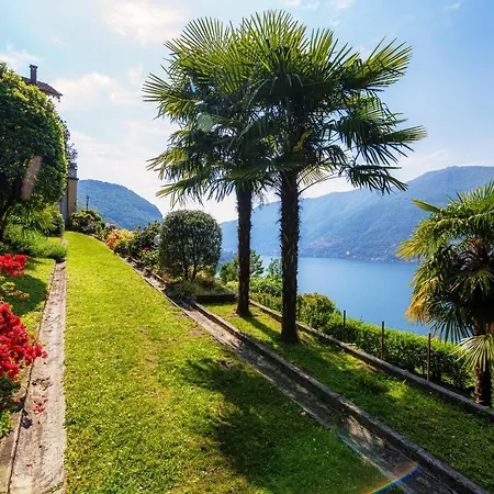 Altido Fabulous Studio, Como View & Shared Garden شقة *